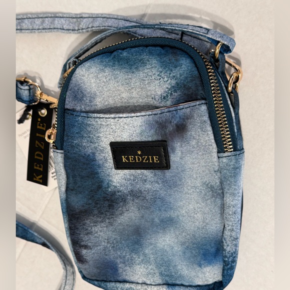 KEDZIE CROSSBODY ZIPPER BAG. ADJUSTABLE STRAP, TIE-DYE PRINT. - Picture 7 of 11
